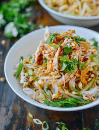 Noodles with shredded chicken